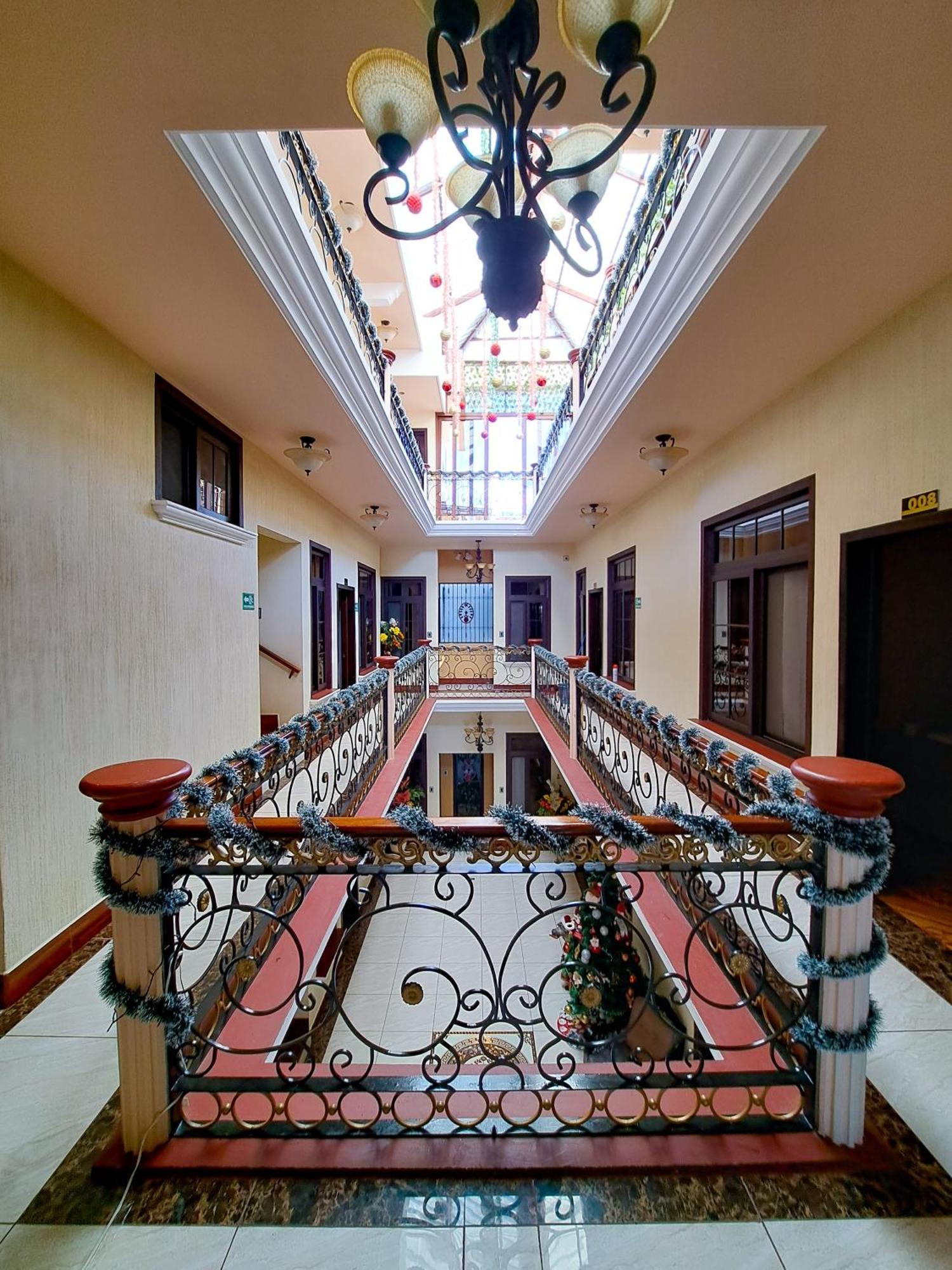La Mansion Del Gran Jaguar Hotel Retalhuleu Bagian luar foto